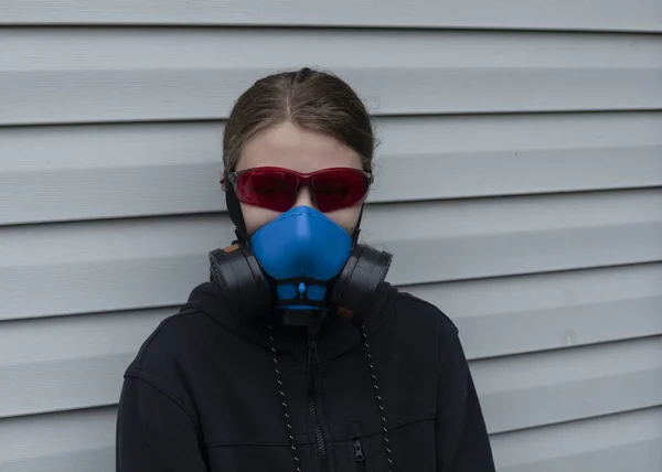 Girl Red Goggles Respirator — Stock Photo, Image