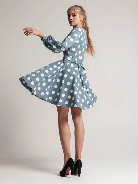 Beautiful Blonde Blue Dress Polka Dots Long Sleeves Posing Light — Stock Photo, Image