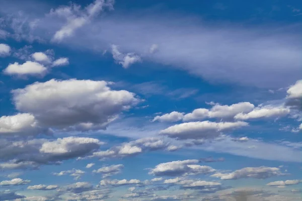 Nuages Blancs Duveteux Dans Ciel Bleu Ciel Bleu Été Avec — Photo