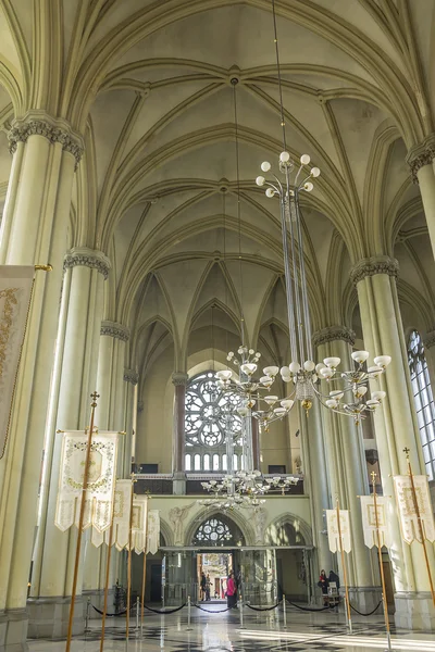 Interior de la Catedral de los Santos Olga y Elizabeth, Lviv, Ucrania — Foto de Stock