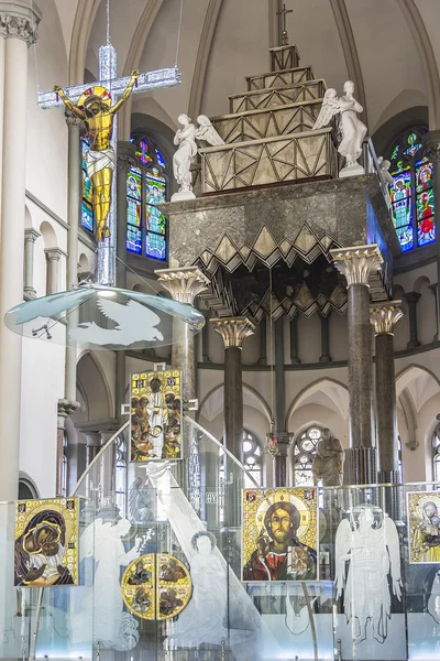 Interior de la Catedral de los Santos Olga y Elizabeth, Lviv, Ucrania — Foto de Stock