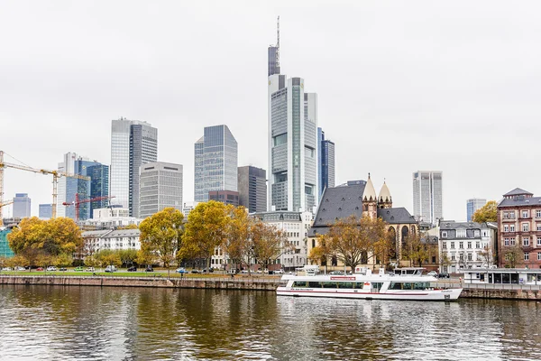 Mainufer, Frankfurt am Main, Deutschland — Stockfoto