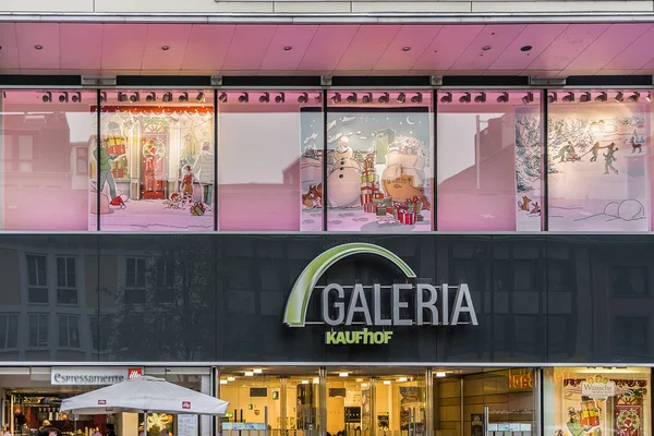 A Galeria Kaufhof a Zeil, Francfurt am Main, Németország — Stock Fotó