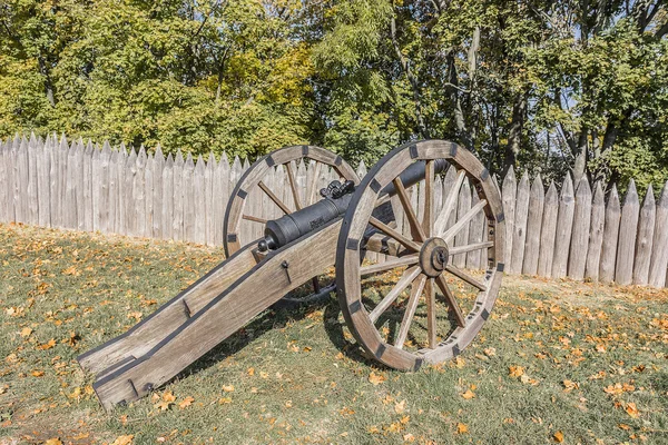 Antica pistola nella fortezza di Baturin, Ucraina — Foto Stock