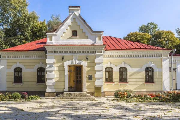 Huis van hoofd rechter-generaal Vasyl Kotsjoebej in Batoeryn, Oekraïne — Stockfoto