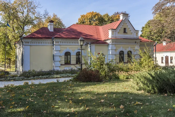 Huis van hoofd rechter-generaal Vasyl Kotsjoebej in Batoeryn, Oekraïne — Stockfoto