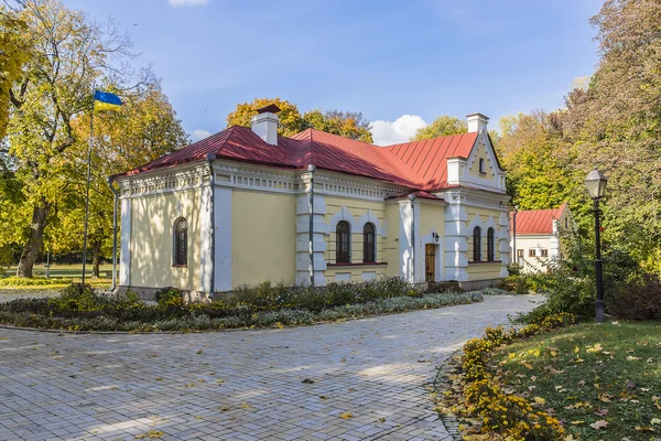 Huis van hoofd rechter-generaal Vasyl Kotsjoebej in Batoeryn, Oekraïne — Stockfoto