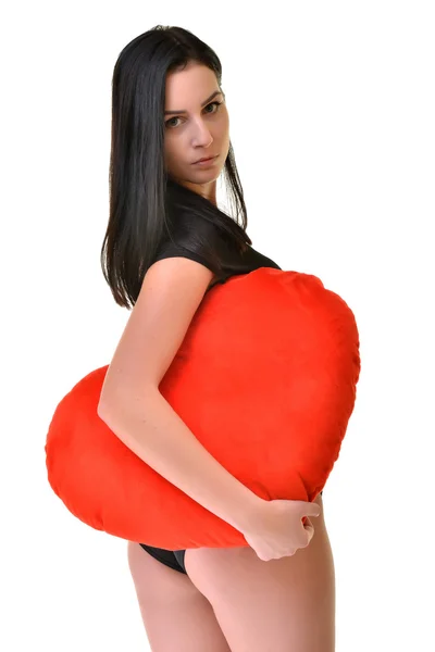 Szép nő, nagy vörös szív párna — Stock Fotó