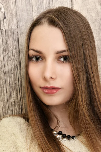 Retrato de uma bela jovem mulher — Fotografia de Stock