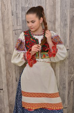 Genç Slovakça dansçı