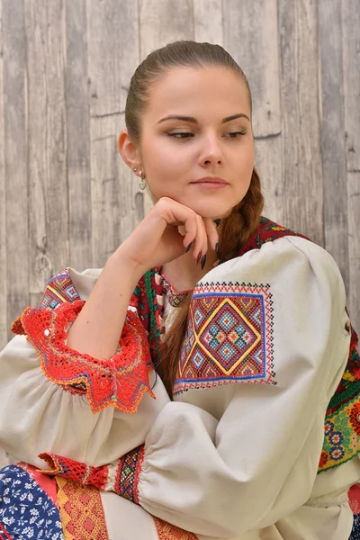 Slovakiska folklore kostym — Stockfoto