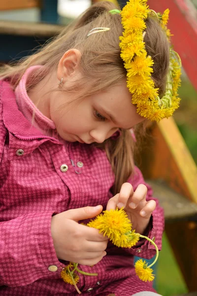 Young girl with dandelion chaplet — Stock Photo, Image