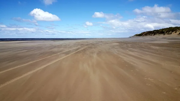 Enorme praia oceânica arenosa — Fotografia de Stock