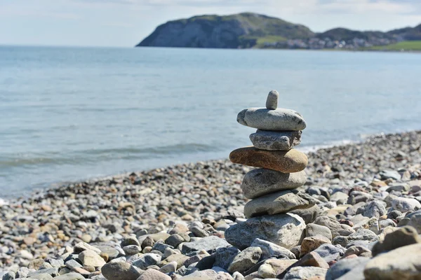 Zen stenen op strand — Stockfoto