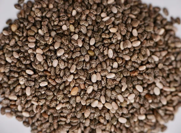 chia tohumları beyaz üzerine izole