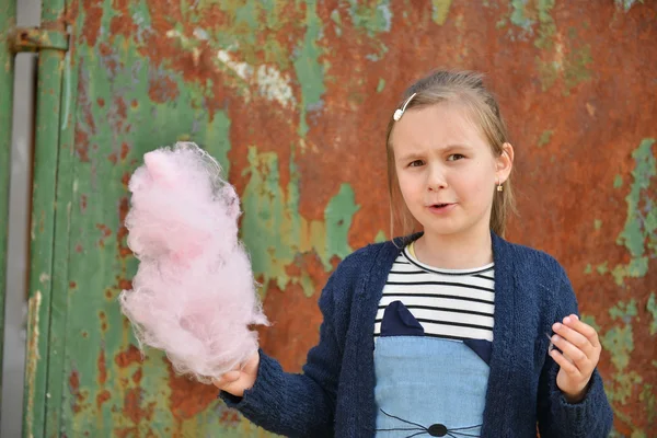 Adorable little girl eating candy-floss outdoors at summer — Stock Photo, Image