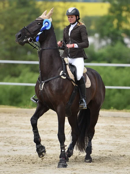 güzel kadın binicilik at