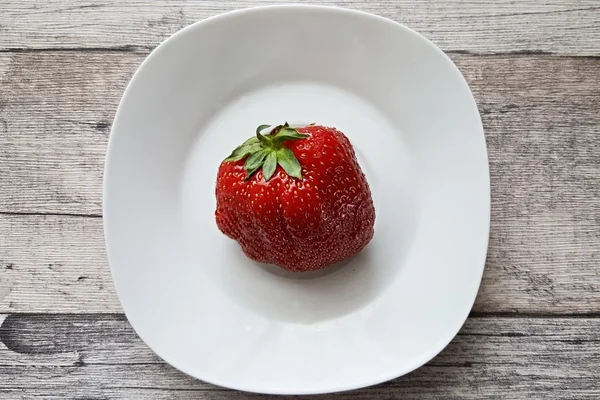 Fresh strawberry on white plate — Stock Photo, Image