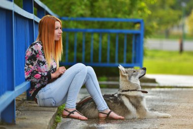 Çekoslovakya wolfdog kadınla