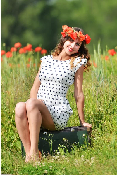 Morena mulher posando com saco — Fotografia de Stock