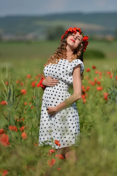 Mujer morena embarazada — Foto de Stock