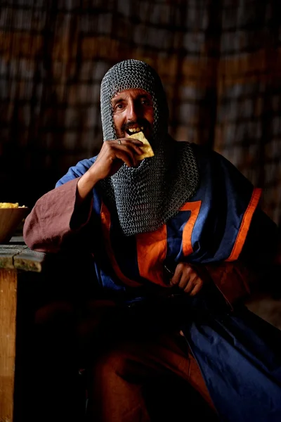 Caballero medieval con espada —  Fotos de Stock