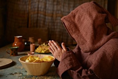 Genç Ortaçağ savaşçı 