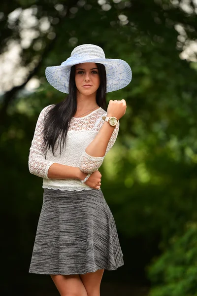 Retrato de la hermosa chica de cerca — Foto de Stock