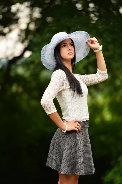 Retrato de la hermosa chica de cerca — Foto de Stock