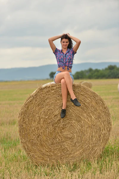 Saman alanında hayal genç bir çoban kız
