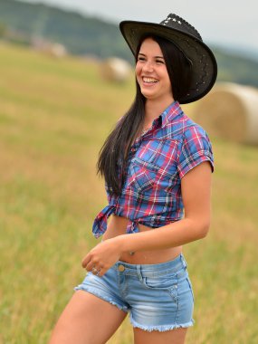 Saman alanında hayal genç bir çoban kız