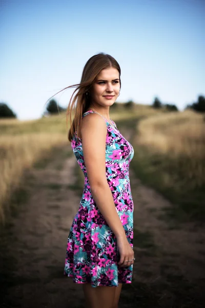 Zomer meisje portret — Stockfoto