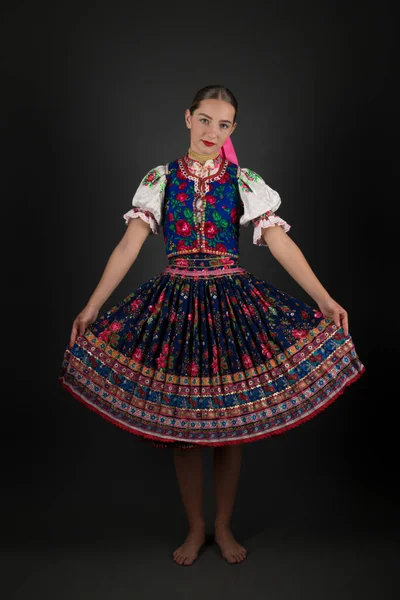 Молодая Красивая Словацкая Женщина Традиционном Костюме Фольклор Словакии — стоковое фото