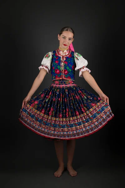 Jeune Belle Femme Slovaque Costume Traditionnel Folklorique Slovaque — Photo