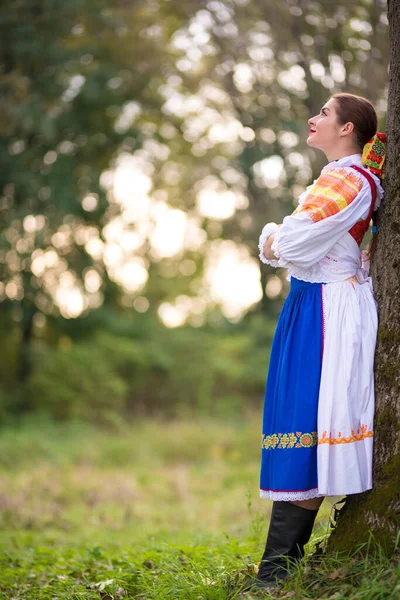 Detail Des Frauenkleides Sie Trägt Traditionelle Osteuropäische Trachten Slowakische Folklore — Stockfoto