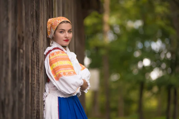 Kadın Elbisesinin Ayrıntıları Geleneksel Doğu Avrupa Halk Kostümleri Giyiyor Slovak — Stok fotoğraf