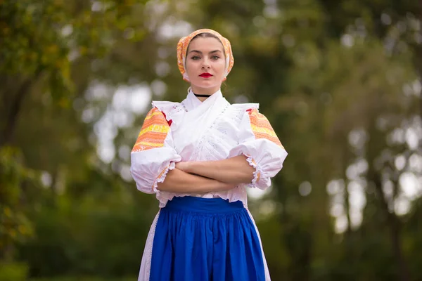 Kadın Elbisesinin Ayrıntıları Geleneksel Doğu Avrupa Halk Kostümleri Giyiyor Slovak — Stok fotoğraf