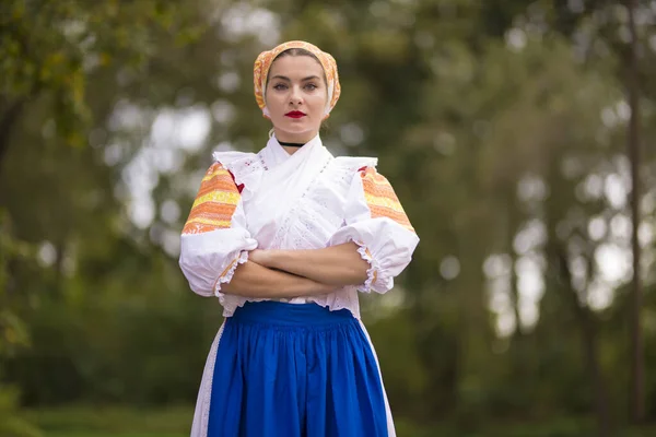 Női Ruha Részletei Hagyományos Kelet Európai Népviseletet Visel Szlovák Folklór — Stock Fotó