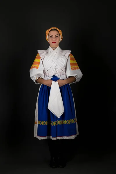 Fiatal Gyönyörű Lány Szlovák Népviseletben Szlovák Folklór — Stock Fotó