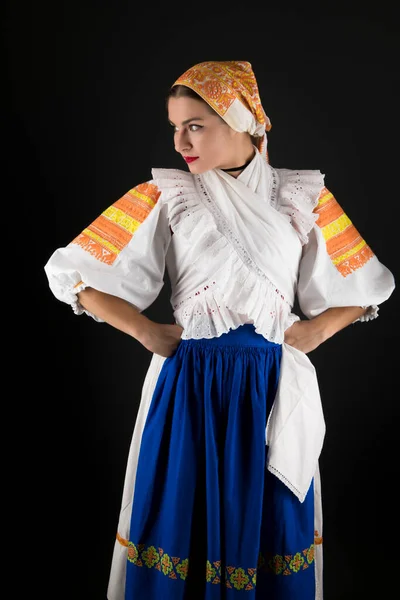 Ung Vacker Flicka Slovakiska Folkdräkt Slovakiska Folklore — Stockfoto