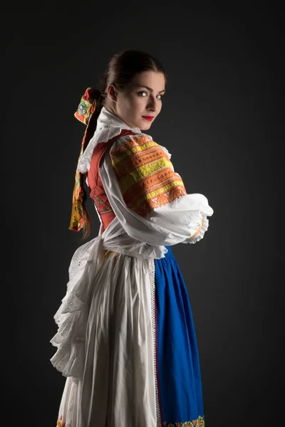 Fiatal Gyönyörű Lány Szlovák Népviseletben Szlovák Folklór — Stock Fotó