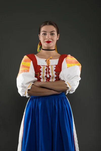 Mladá Krásná Dívka Slovenských Lidových Šatech Slovenský Folklór — Stock fotografie