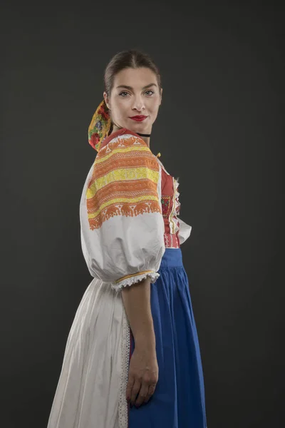 Tânăra Fată Frumoasă Rochie Populară Slovacă Folclor Slovac — Fotografie, imagine de stoc