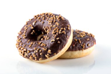 Yeni pişmiş çikolatalı çörekler. 