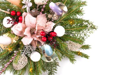 Noel öncesi için mumlu bir çelenk.