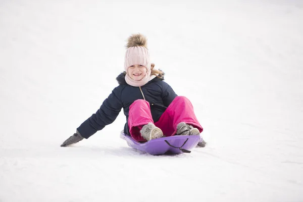 Gelukkig Meisje Met Slee — Stockfoto