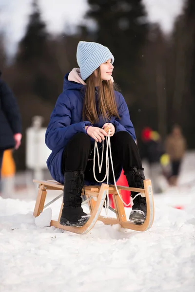 Girl Sled Winter Time — Stock Photo, Image