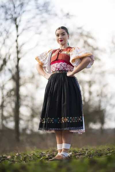 Geleneksel Elbiseli Güzel Slovak Kadın Slovakça Folklor — Stok fotoğraf