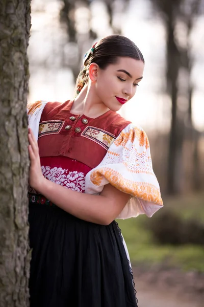 Молодая Красивая Словацкая Женщина Традиционном Платье Фольклор Словакии — стоковое фото