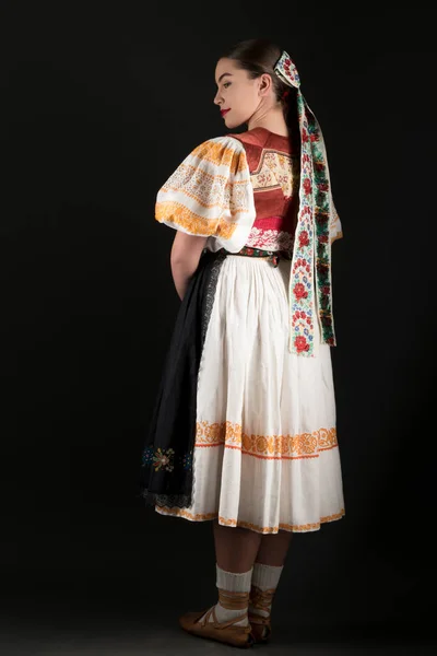 Jovem Bela Mulher Eslovaca Vestido Tradicional Folclore Eslovaco — Fotografia de Stock